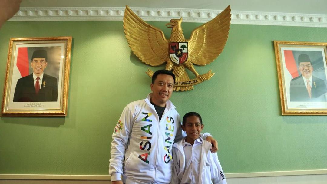 Ternyata Ini alasan Joni Memanjat Tiang Bendera