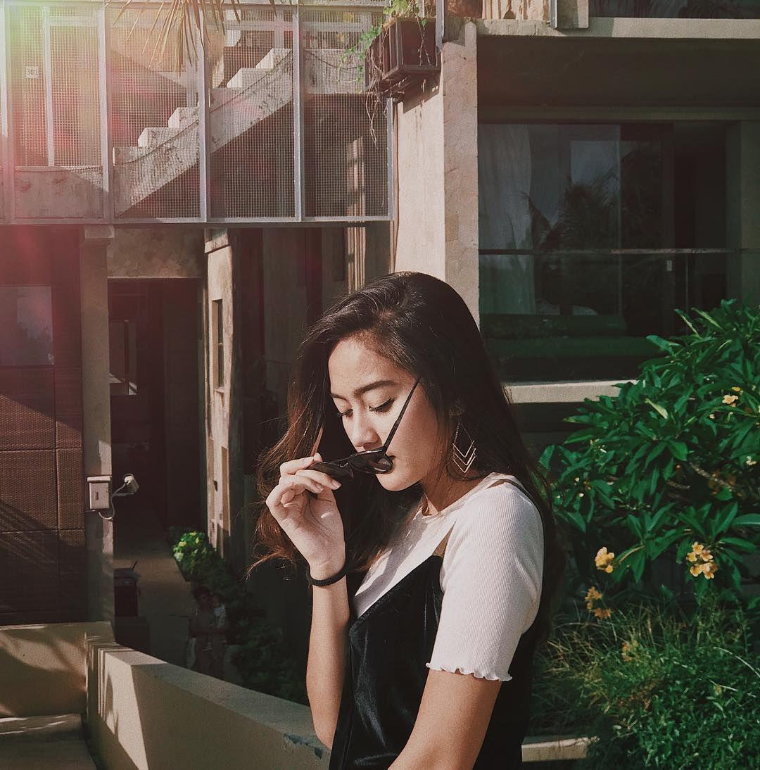 10 Style OOTD Monokrom ala Salshabilla Andriani, Keren Abis!