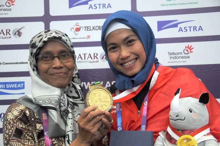 Kisah Ibu Defia yang Rela Naik KRL untuk Lihat Putrinya di Asian Games