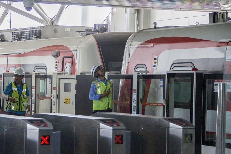 (LRT Jakarta) ANTARA FOTO/Galih Pradipta