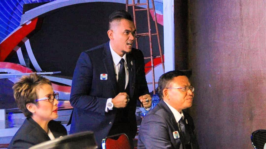 Serbuan ke Valentino Jebret Makin Deras, UU ITE Trending