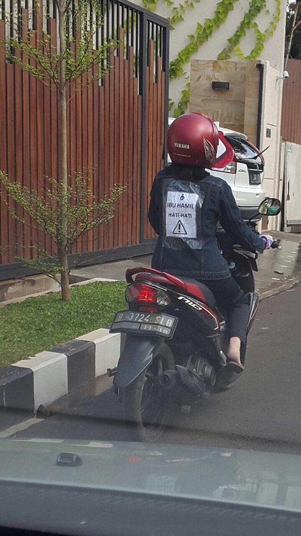 10 Foto Kocak Ini Bukti Uniknya Orang Indonesia, Kreatif!