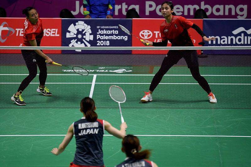 (Pebulu tangkis ganda putri Indonesia Della Destiara Haris (kiri atas) dan Rizki Amelia Pradipta (kanan atas)) ANTARA FOTO/INASGOC/Puspa Perwitasari