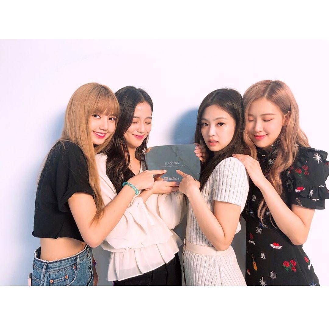 instagram.com/blackpinkofficial