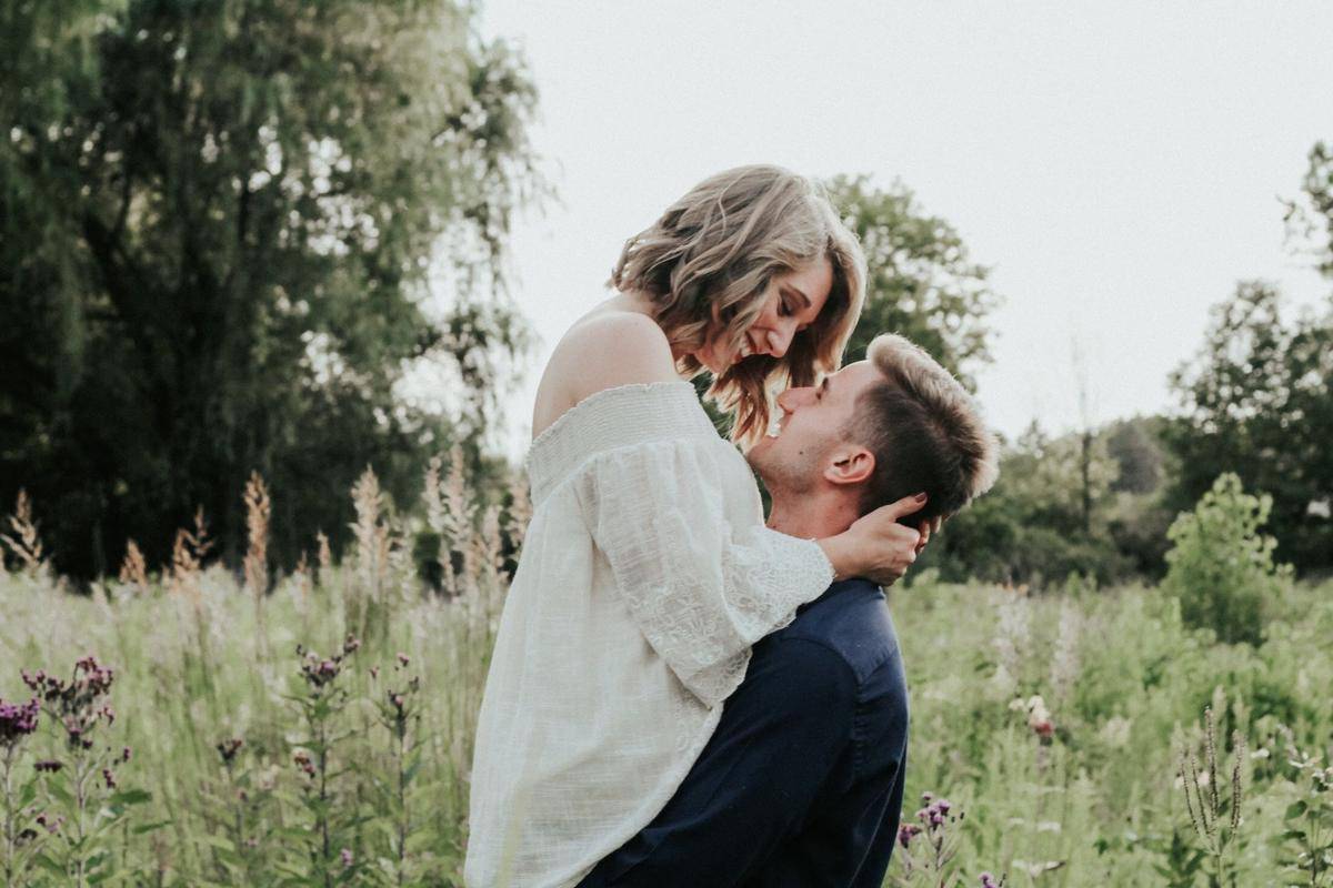 https://unsplash.com/@joanna_nix