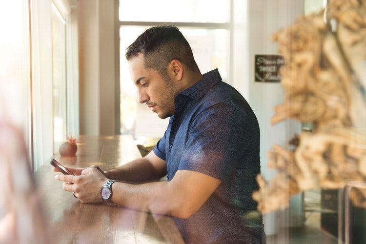 Unsplash/LinkedIn Sales Navigator