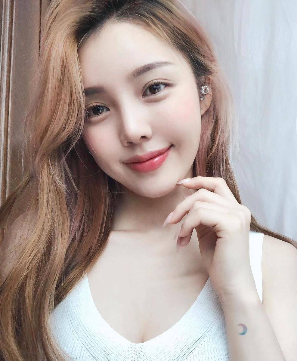 iinstagram.com/ponysmakeup/