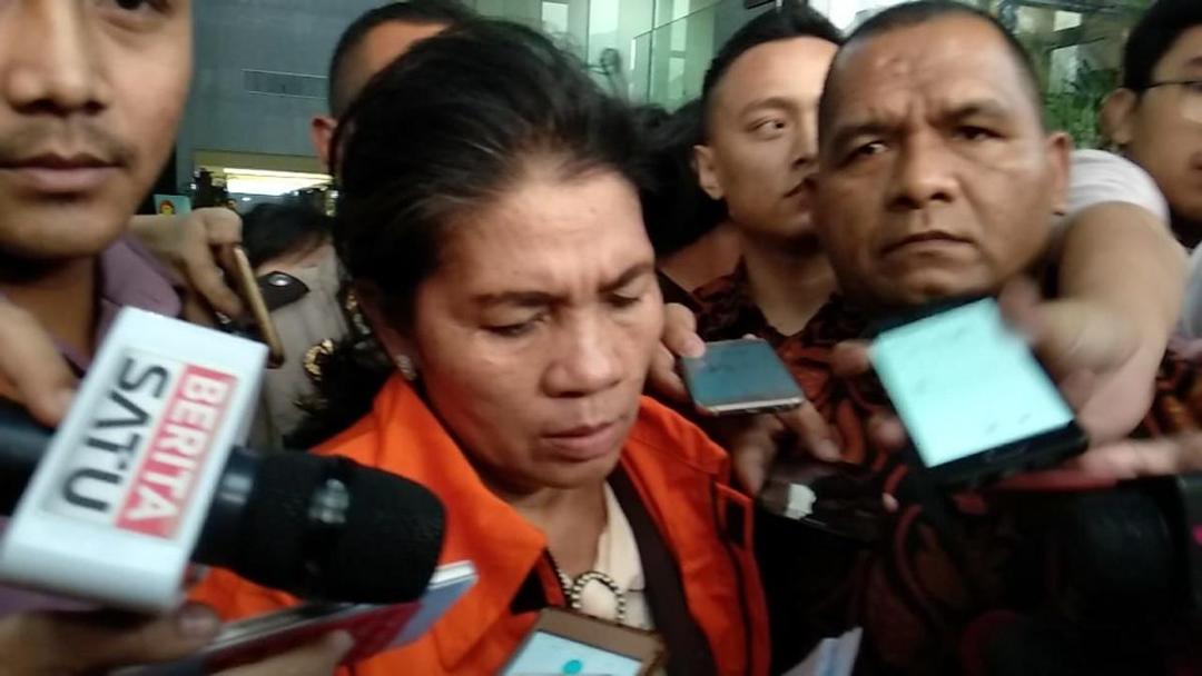 (Hakim Merry Purba ketika mengenakan rompi oranye) IDN Times/Santi Dewi