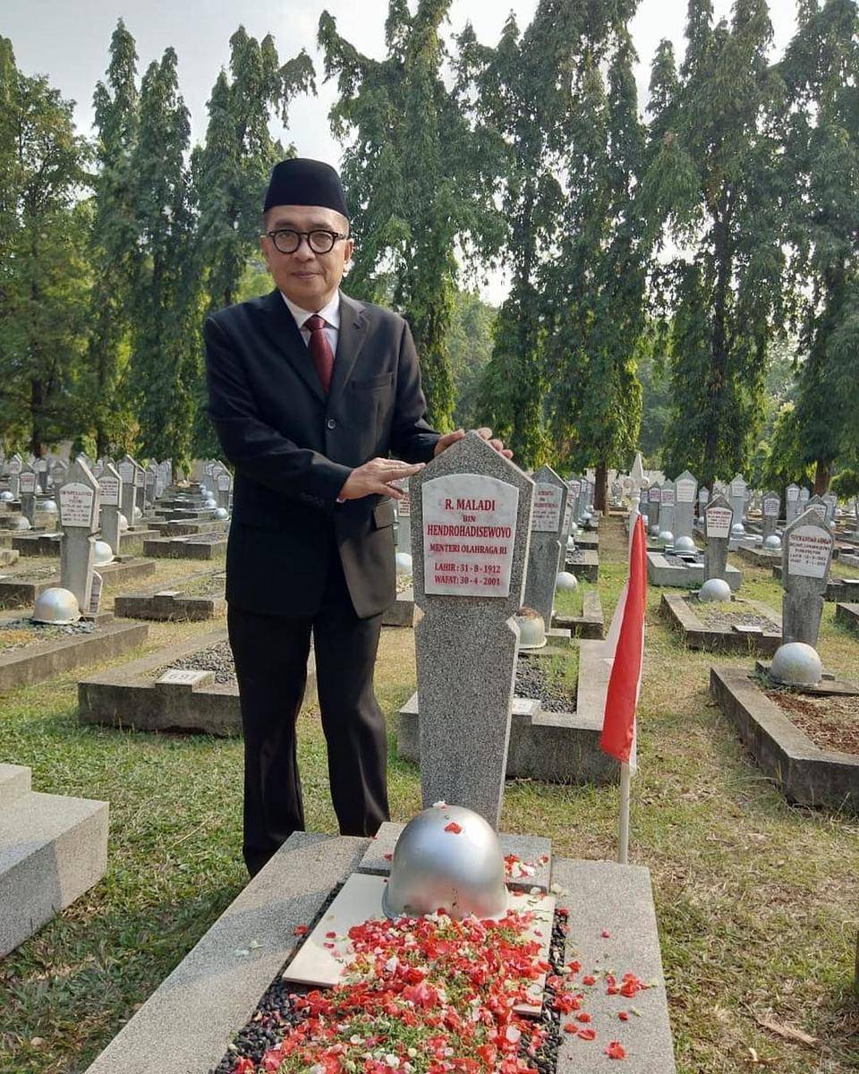 instagram.com/helmyyahya