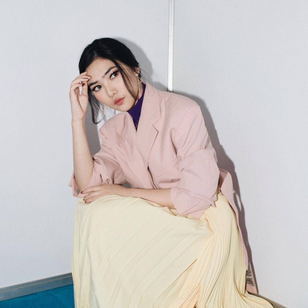 Instagram.com/isyanasarasvati