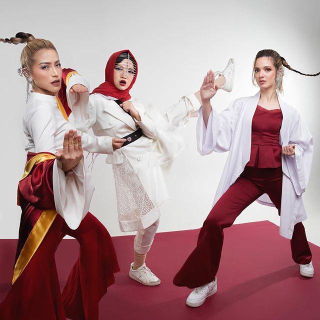 8 Potret Girl Squad Berfoto dengan Tema Asian Games 2018!
