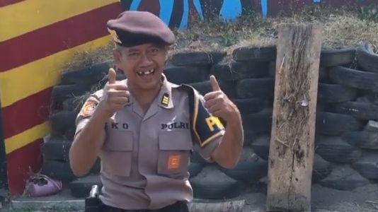 Dengan Teori Fisika, Kamu pun Bisa Melempar Pisau Seperti Pak Eko!