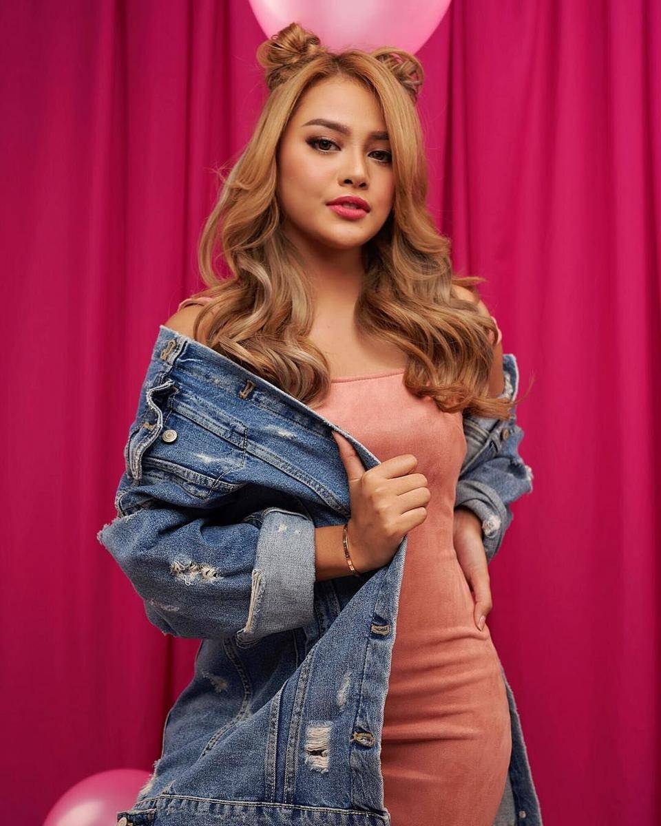 instagram.com/aurelie.hermansyah