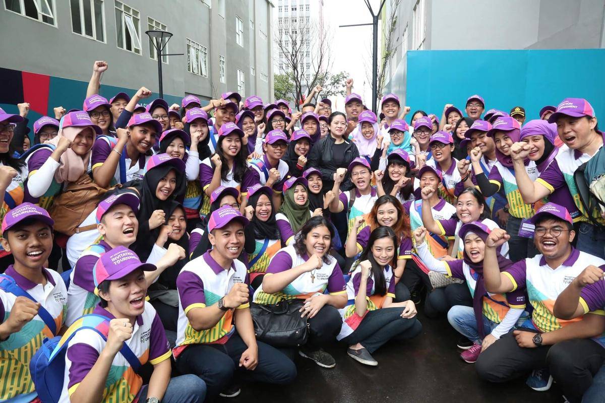 (Relawan ketika penyelenggaraan Asian Games) www.kemenko.pmk.go.id