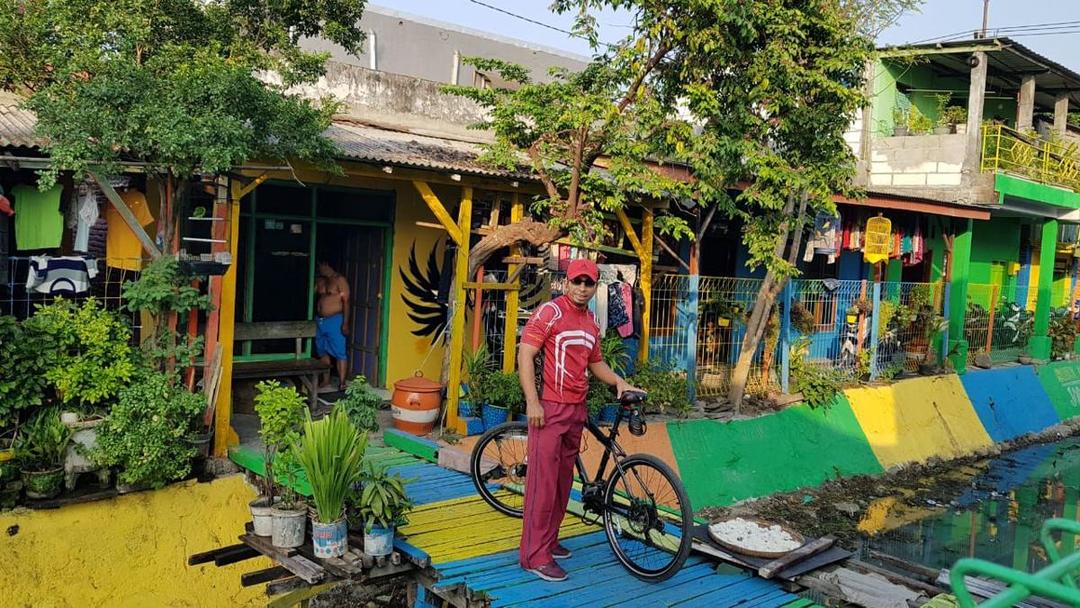 Keren, Bantaran Sungai Tambangboyo Disulap Jadi Warna-warni