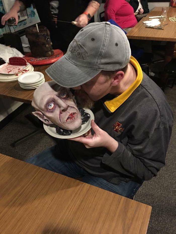 Facebook.com/Guy Meets Cake