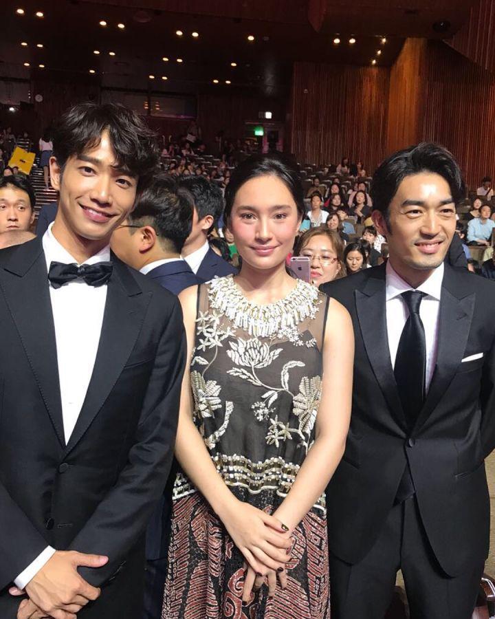 5 Potret Kece Tatjana Saphira Di Seoul International Drama Awards 2018