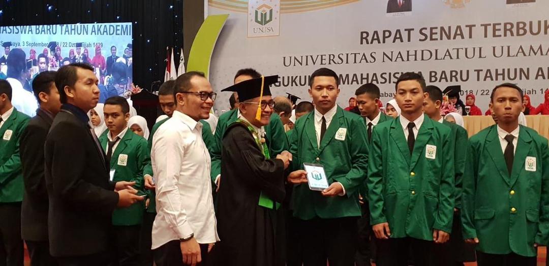 Kampus Ini Bagikan 1274 Tab untuk  Mahasiswa Baru