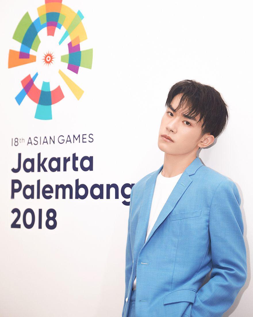 10 Foto Memikat Jackson Yee, Curi Perhatian di Penutupan Asian Games