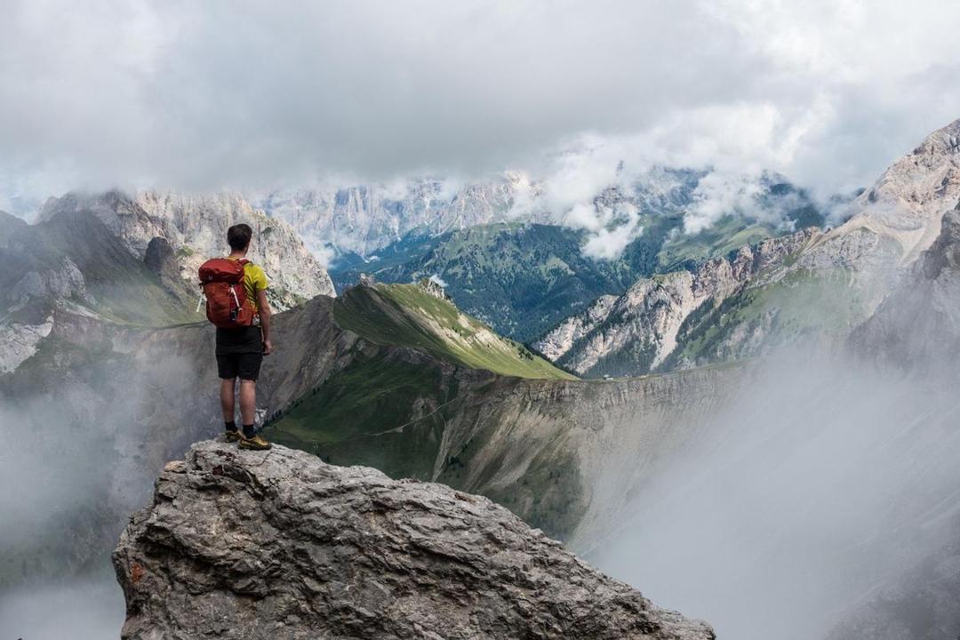 Mengapa Mendaki Gunung Itu Selalu Bikin Rindu?