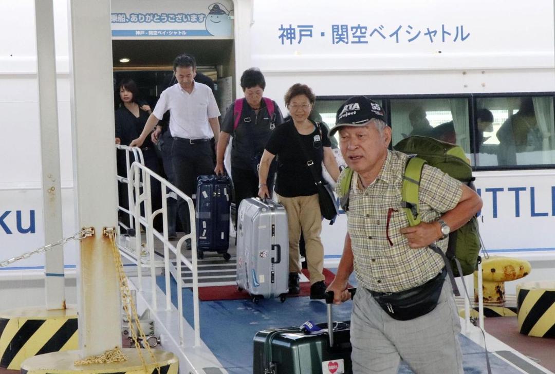 Karena Badai Jebi, Bandara Kansai Ditutup