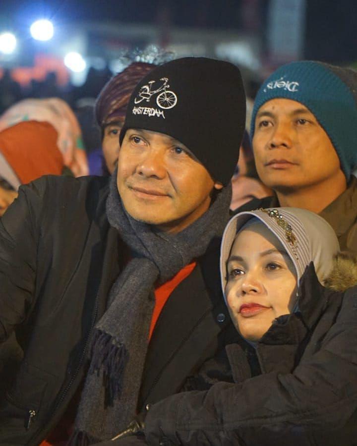 13 Potret Manis Ganjar Pranowo dan Istri, Dampingi Hingga Jadi Capres