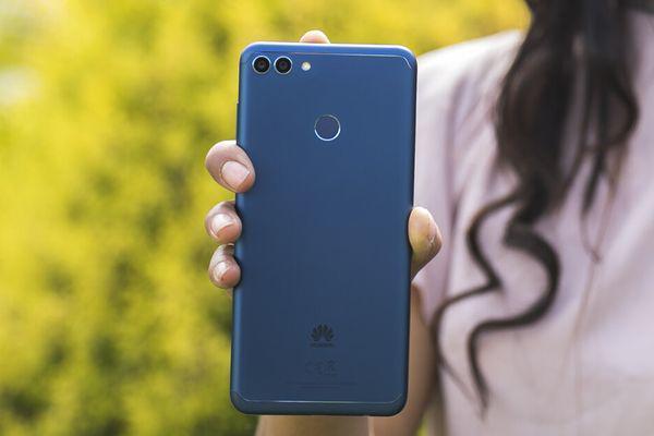 Huawei Y9 2018, Ponsel Menarik dengan Harga Ciamik