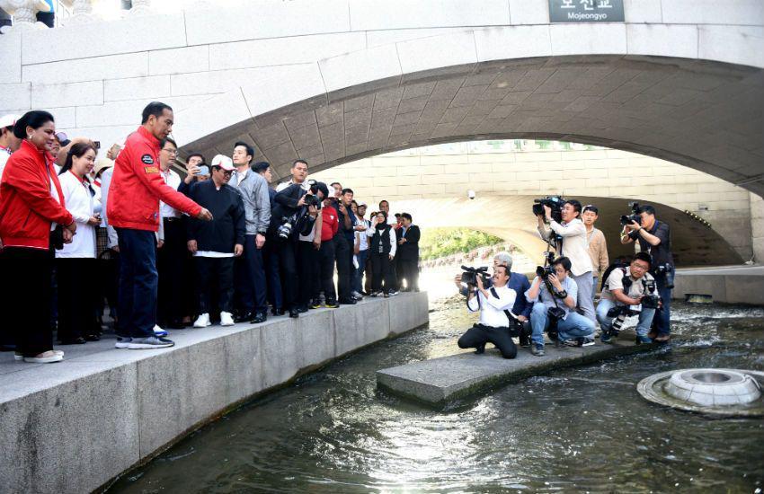 Presiden Jokowi susuri Sungai Cheonggyecheon (Setkab.go.id)