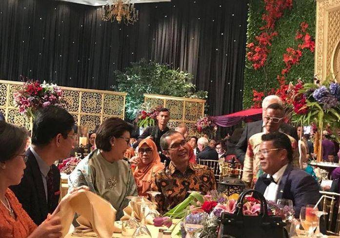 (Empat pimpinan KPK tengah hadir di resepsi putra Ketua DPR di JCC pada Senin (10/9). www.instagram.com/@hotmanparisofficial