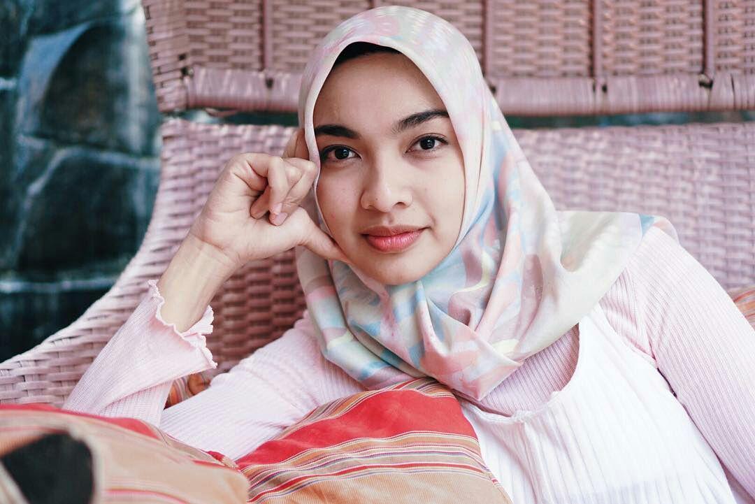 Makin Ayu, 10 Potret Penampilan Tika Bravani yang Kini Berhijab