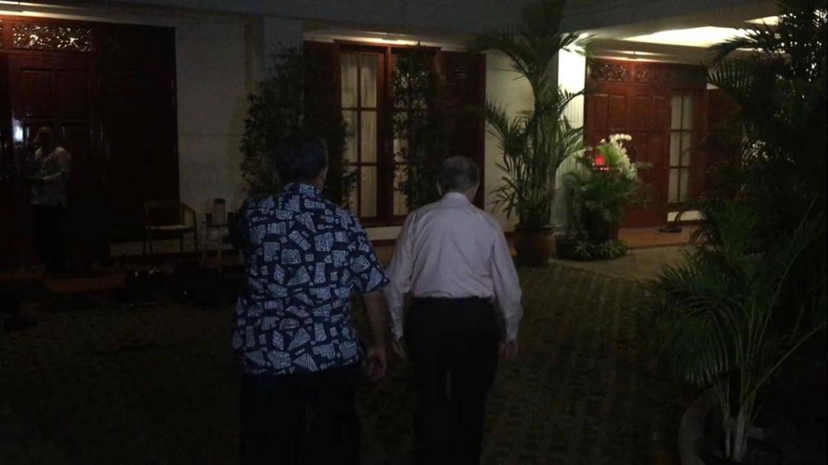 (Kwik Kian Gie saat tiba di kediaman Prabowo) IDN Times/Irfan Fathurohman