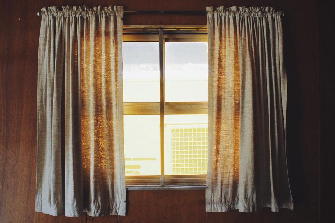 [CERPEN] Senja di Jendela dan Sepasang Mata Itu