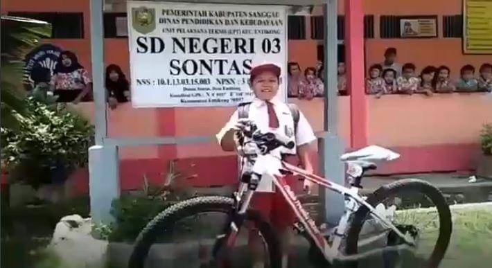 (Sepeda dari Presiden Jokowi untuk Nursaka) Instagram/@ditpsd