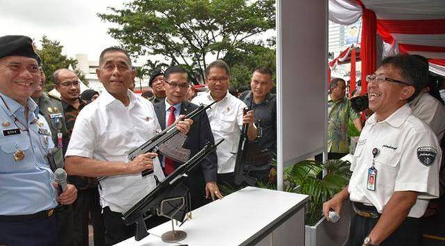 pindad.com
