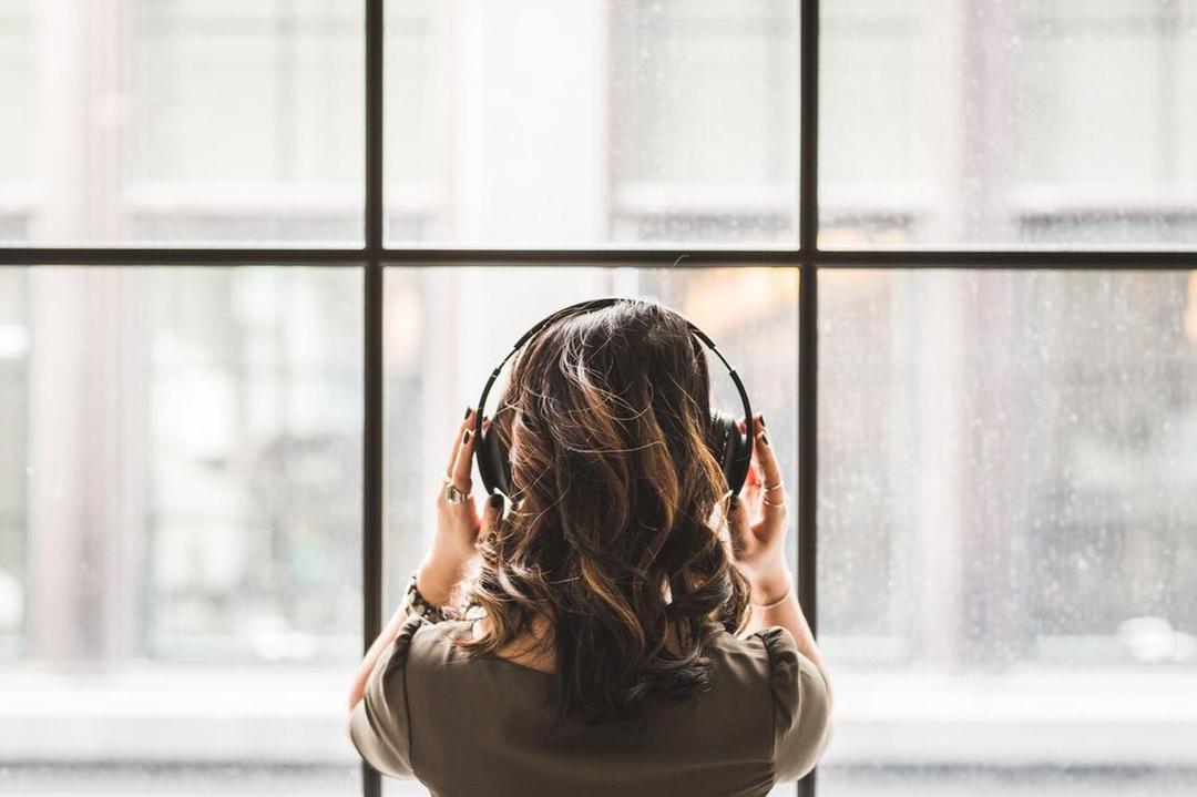 Bikin Kangen, 10 Kutipan Lagu Ini Cocok buat Kamu yang Jalani LDR