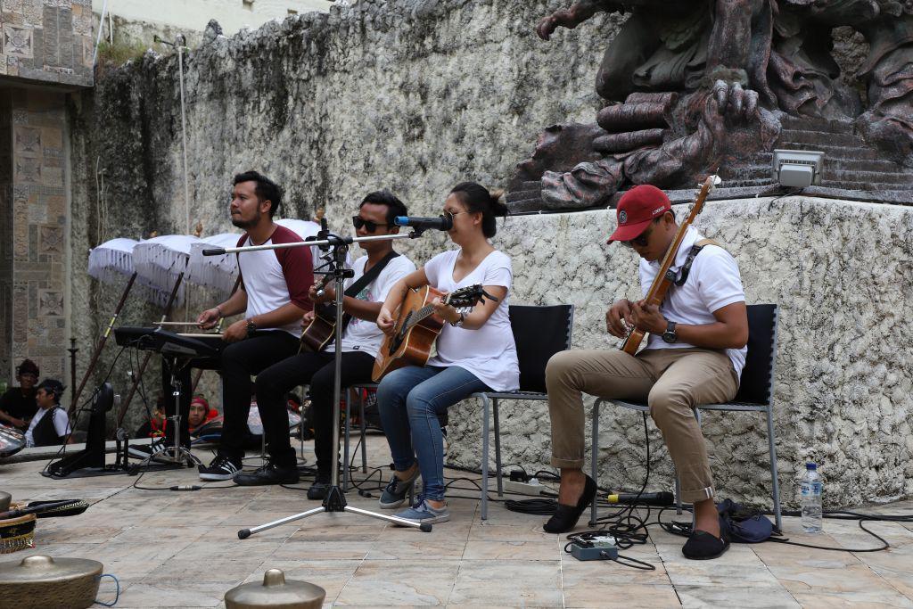 (Musisi tengah tampil di Garuda Wisnu Kencana) www.gwkbali.com