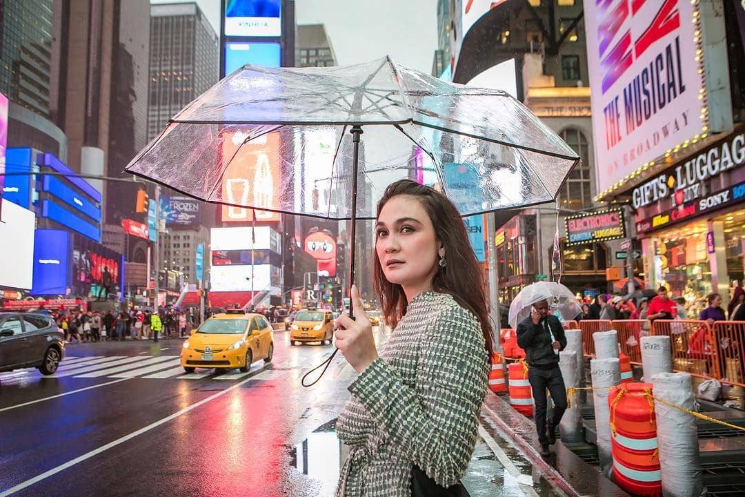 Mandiri dan Kaya Raya, 10 Koleksi Tas  Luna Maya yang Berkelas