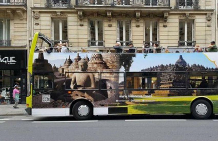 Ada Gambar Borobudur pada Body Bus di Paris Ini
