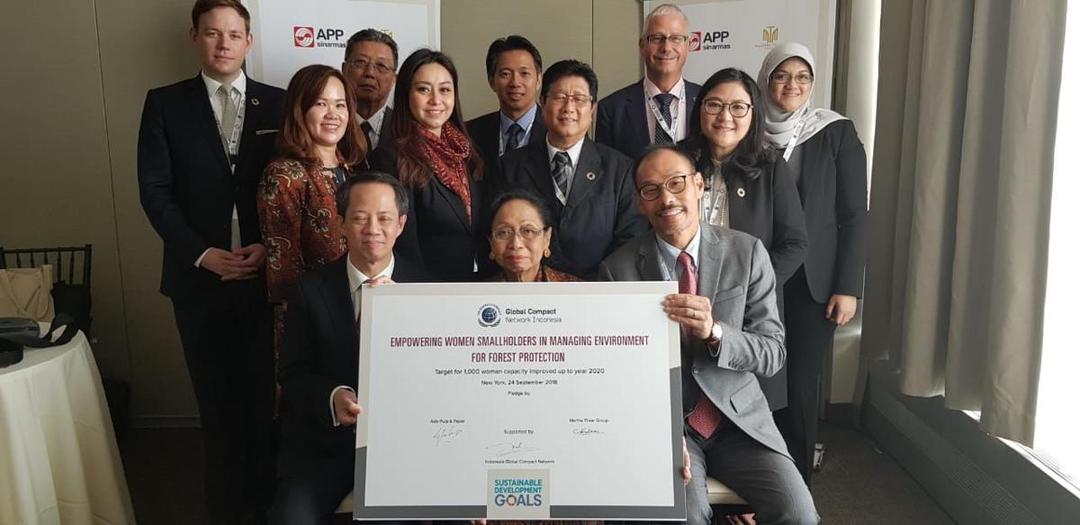 Berdayakan Kelompok Wanita Komunitas Hutan Indonesia