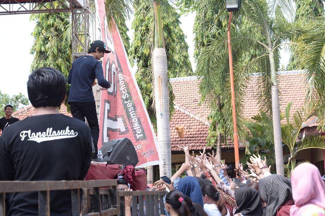 Instagram.com/flanellaband