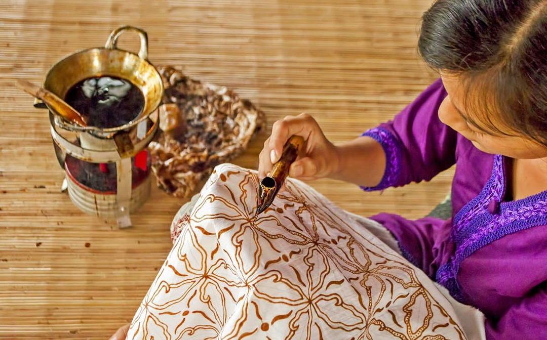 Hari Batik Nasional, Inilah 5 Alasan Kenapa Kamu Harus Memakai Batik