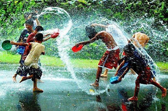 Seru Banget, 5 Aktivitas Kala Hujan Ini Bikin Kangen Masa Kecil