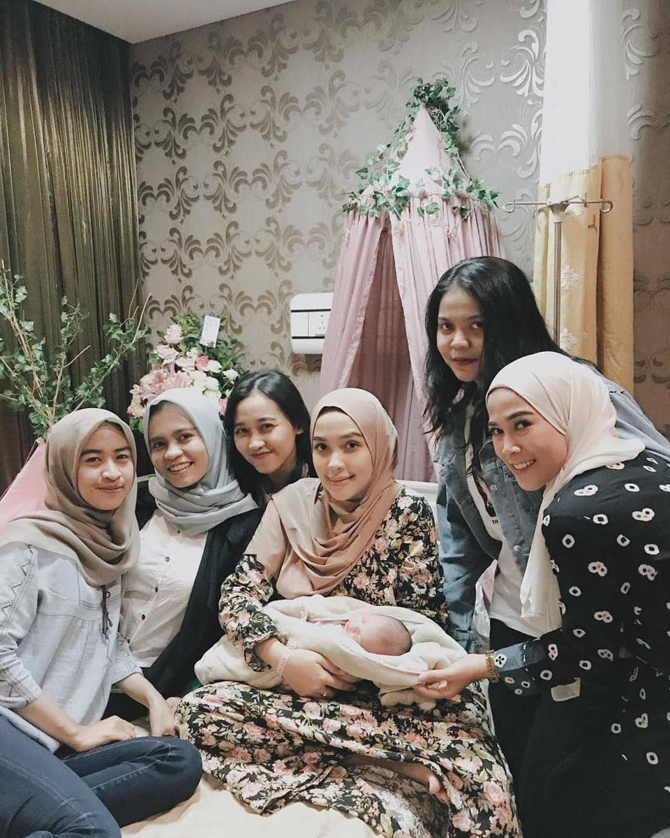 Instagram.commiayuniarr