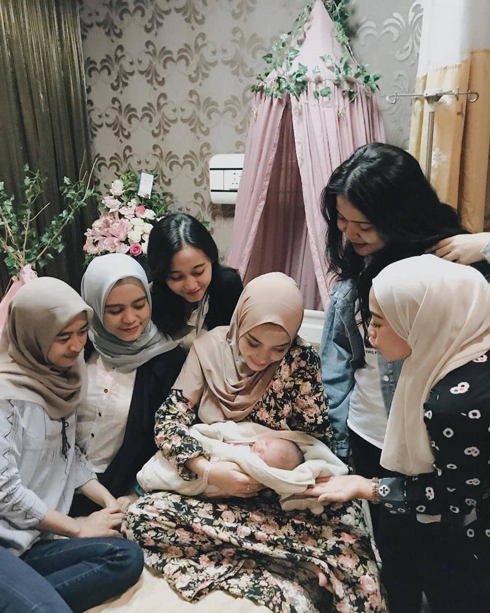 Instagram.commiayuniarr