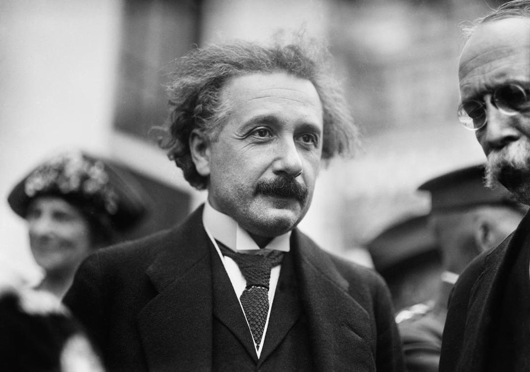 5 Hal Penting yang Harus Kamu Tahu Tentang Relativitas Einstein