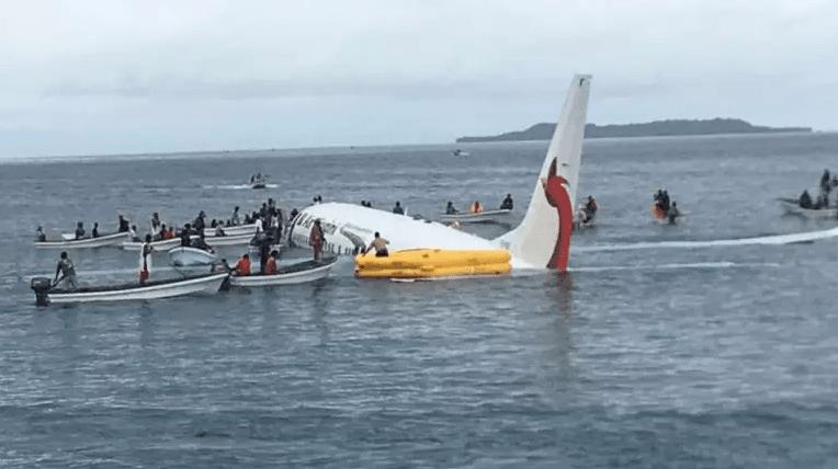 Maskapai Air Niugini Mendarat Darurat di Laut