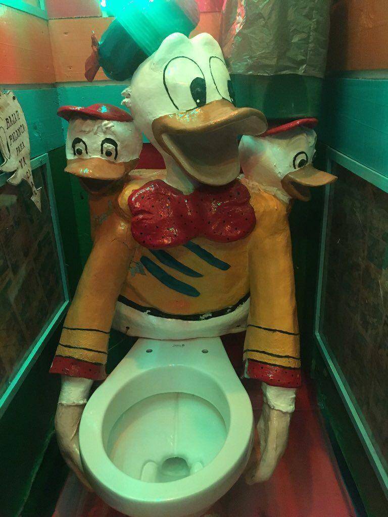 Twitter.com/scarytoilet