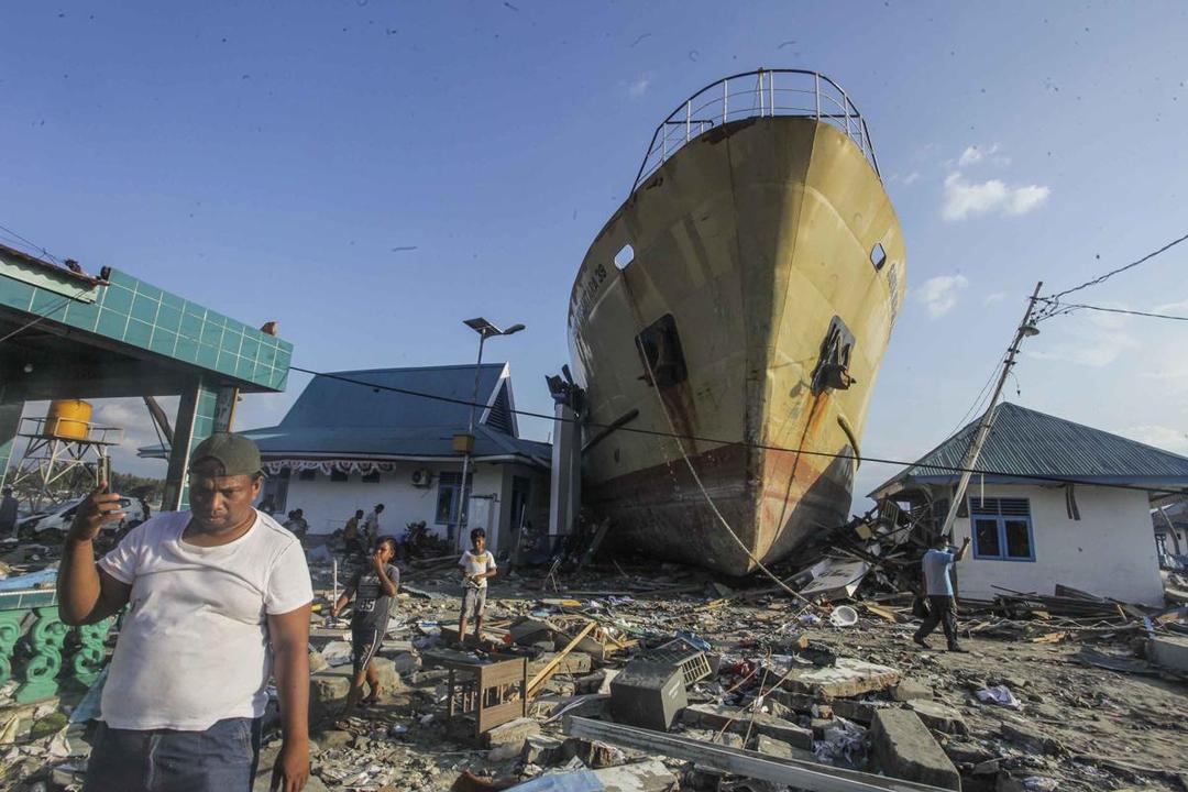 Kapal Sabuk Nusantara 39 yang terdampar ke daratan akibat gempa dan tsunami. (ANTARA FOTO/Muhammad Adimaja)