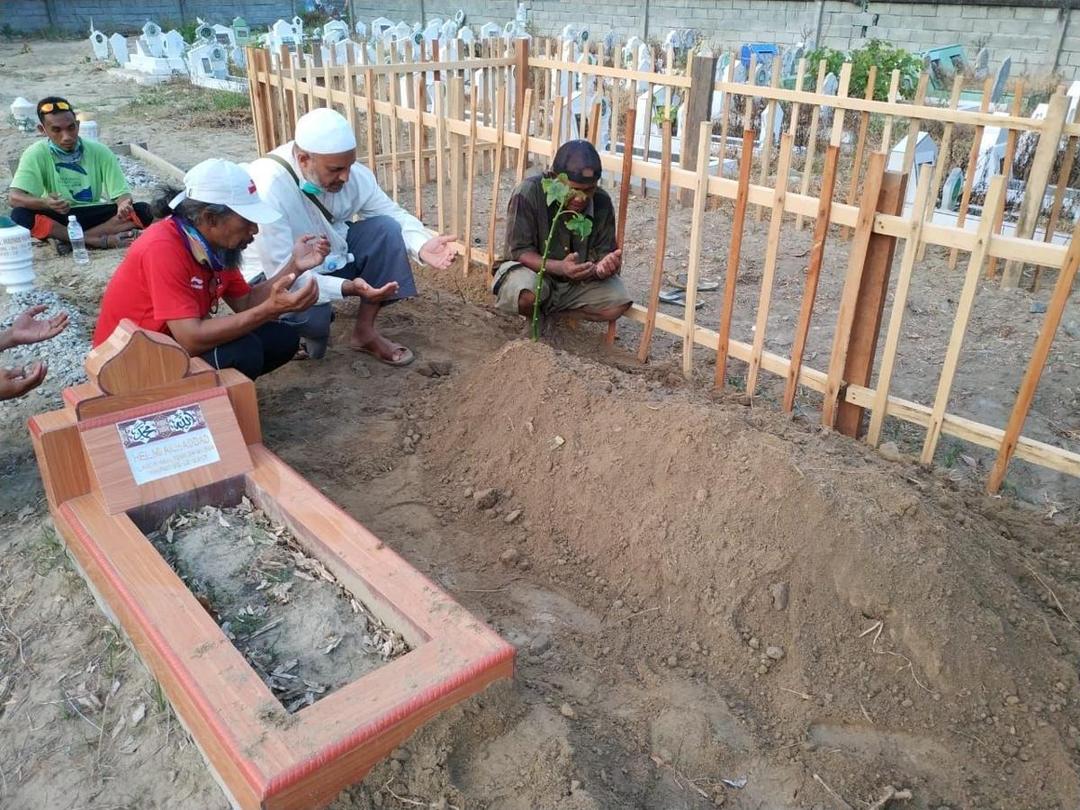 Sempat Akan Dipulangkan, Atlet Paralayang Jatim Dimakamkan di Palu