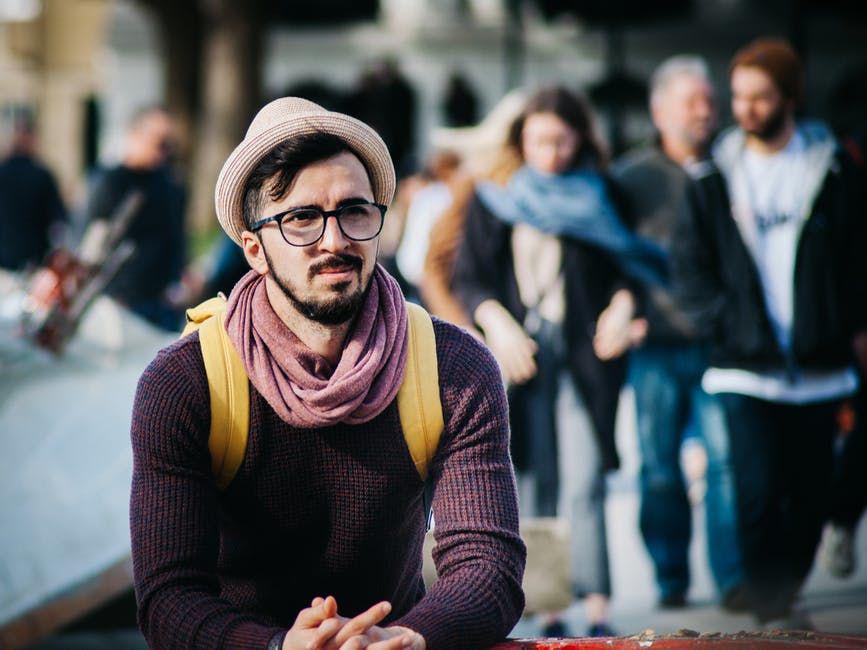 5 Tips Menjadi Orang Pendiam yang Menyenangkan